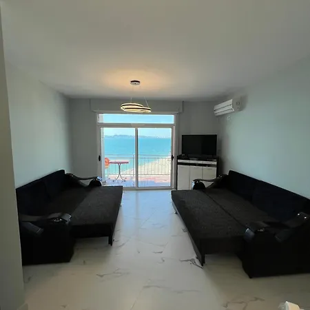 Seaview Luxury شقة *